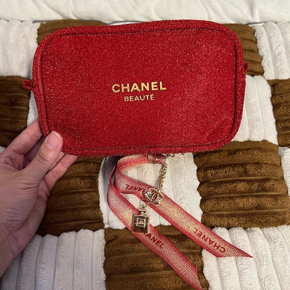 Chanel Beaute cosmetic pouch and key charm in red New! - Picture 1 of 8